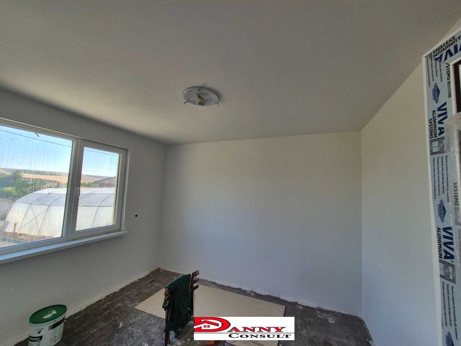 Къща с 5800 кв.м. двор в с. Климентово, обл. В.Търново