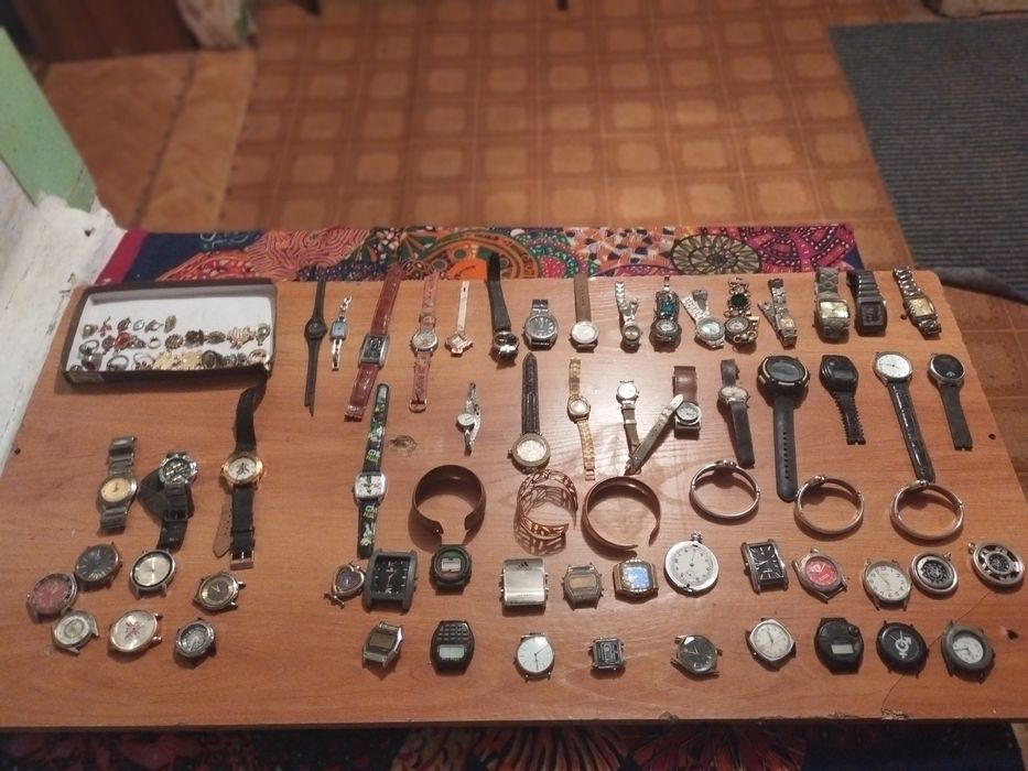 Продам часы на запчасти