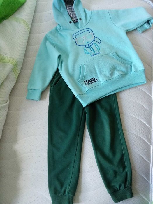 Анцунг Lagerfeld  5-6 г.- 20 лв.