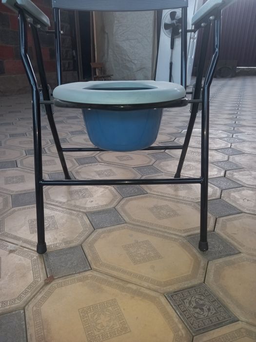 Складной туалетный стул