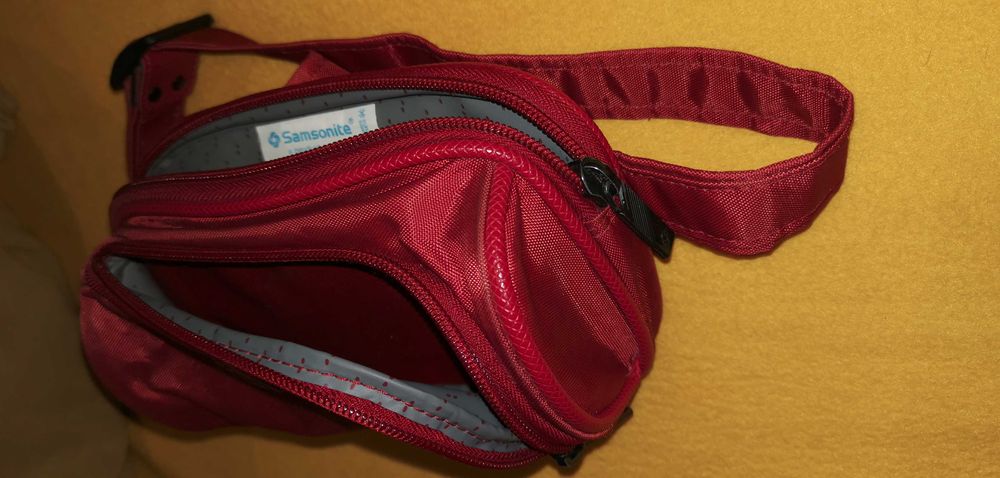 Чанта за кръст (тип банан) Samsonite