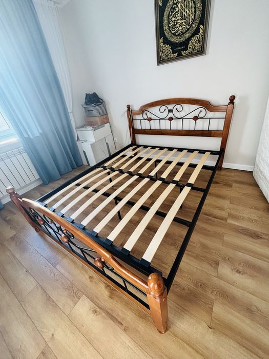 Продается двуспальная кровать