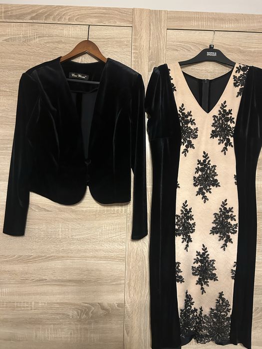Vand rochie cu bolerou de ocazie