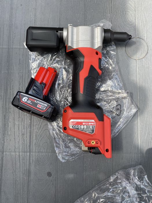 Milwaukee , pistol de nituit , popnit, cu baterie inclusa