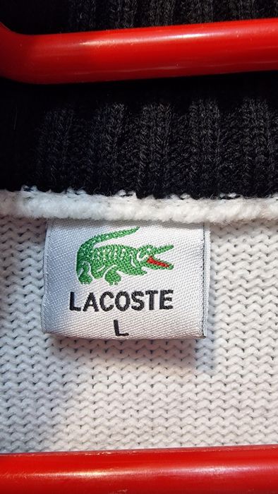 Pulover Lacoste.