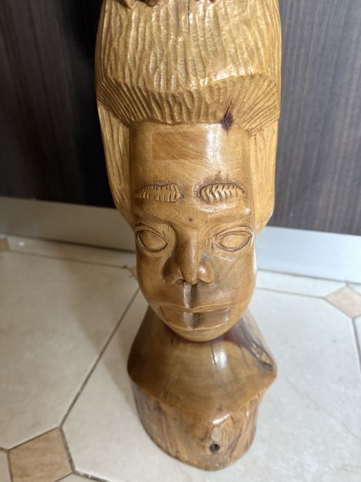 Sculptura mare din lemn masiv