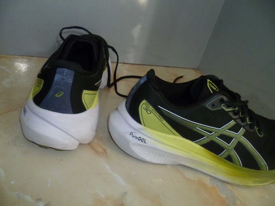 ASICS маратонки №47