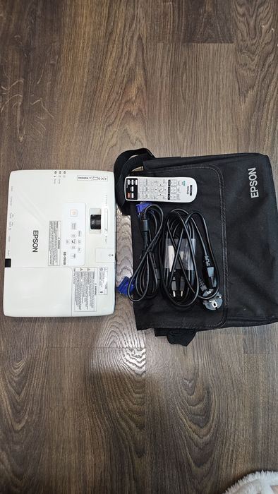 Продаётся проектор Epson EB-7161W