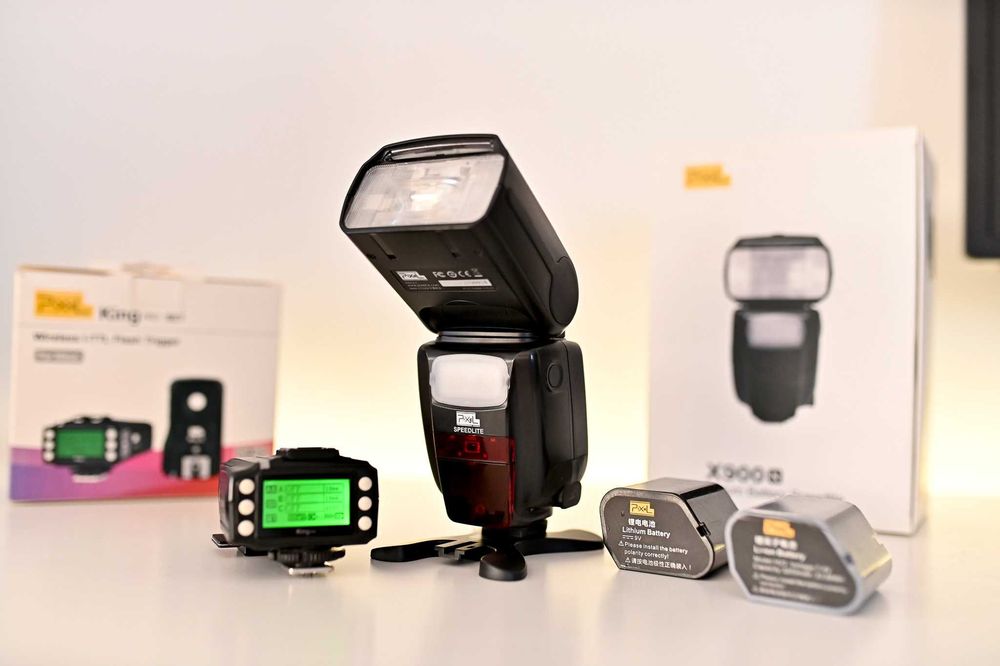 Blit Nikon Pixel X900N TTL + 2 acumulatori + Trigger King Pro + Stativ