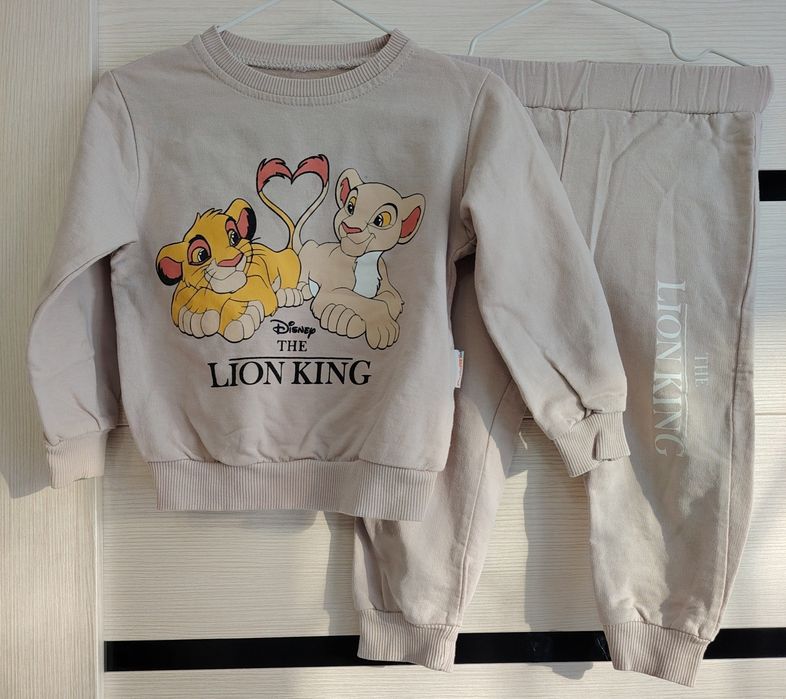 Продам костюм спортивный