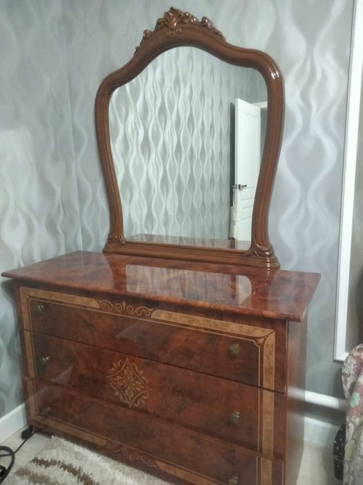 Спальный гарнитур