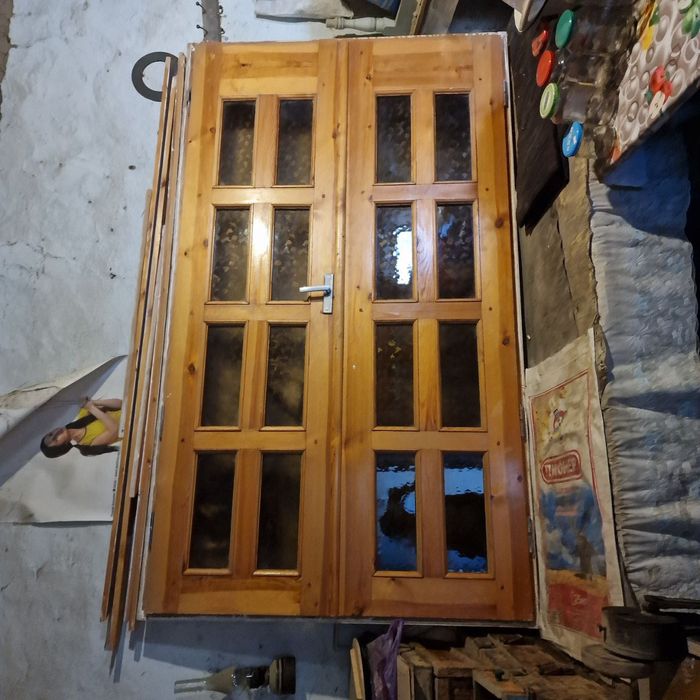 Eshik va romlar optim narxlarda beramiz kiragi yuqlar bezota qimemiz