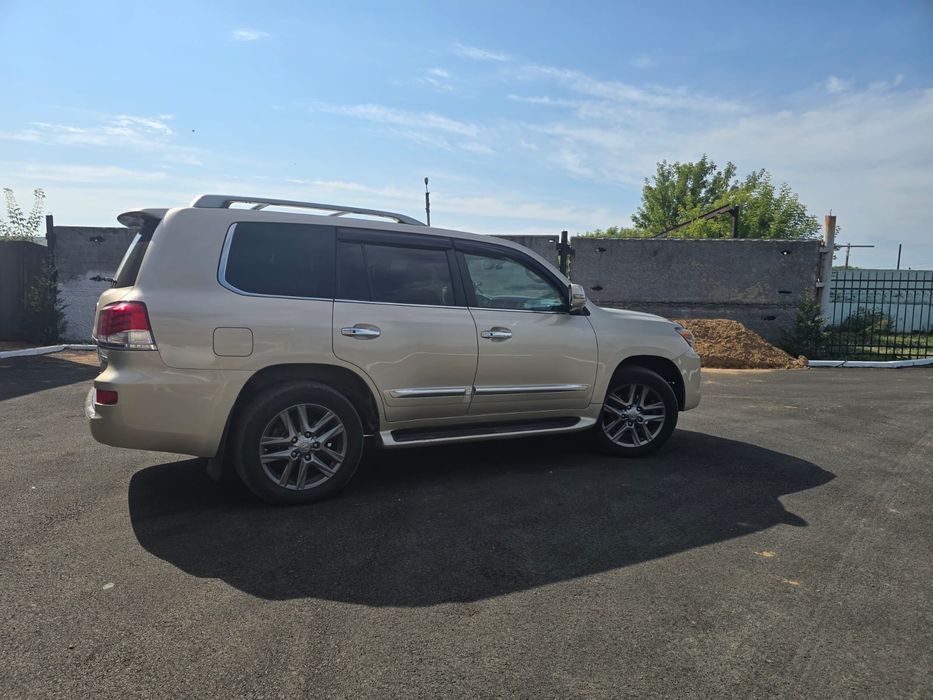 Lexus LX 570 в отличном состоянии