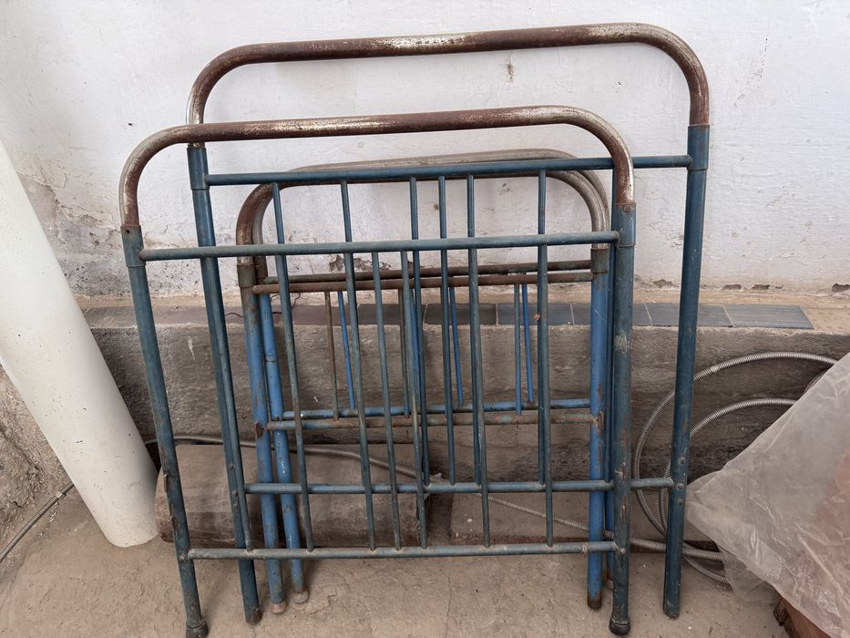 Кровать пружинная, советская, б/у, металлическая, в отличном состоянии