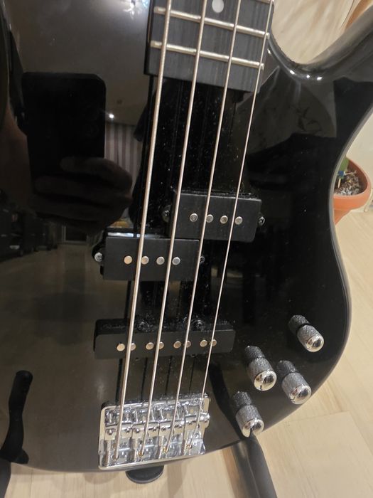Ibanez GSR200-BK Black 4-струнна бас китара