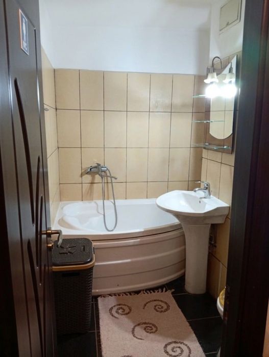 Apartament 2 camere, semidecomandat, Craiovița Nouă – zonă excelentă