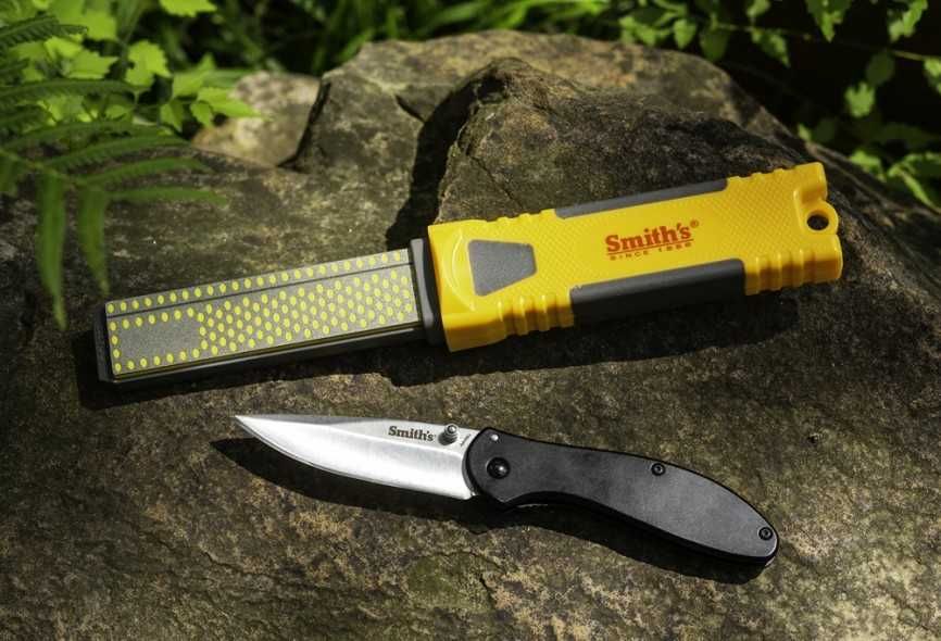 Подаръчен комплект сгъваем нож и комбинирано точило Smith's USA