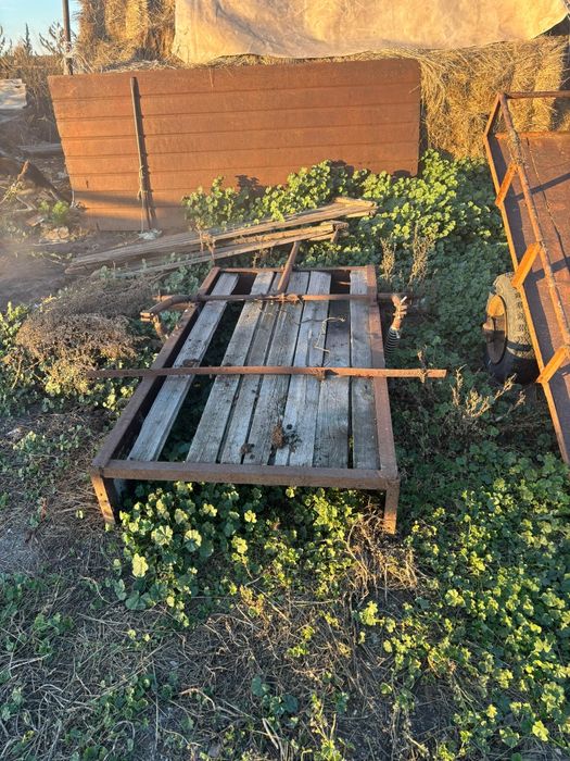 Продам 2 прицеппа 1 за 25 , второй 35