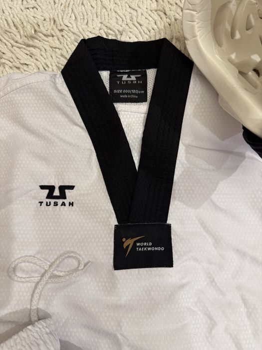 Форма для тхэквондо. На 6-8 лет . Размер S.