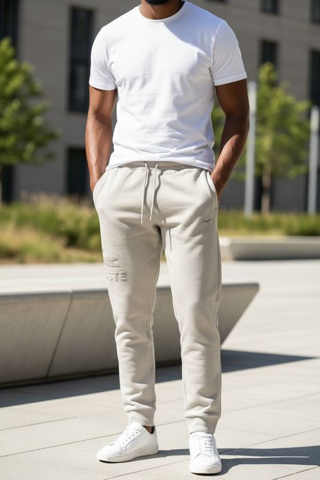 Vând pantaloni noi de bărbați Lacoste