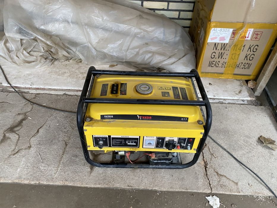 Бензиновый генератор