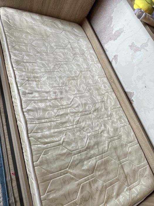 Продам двухъярусную кровать