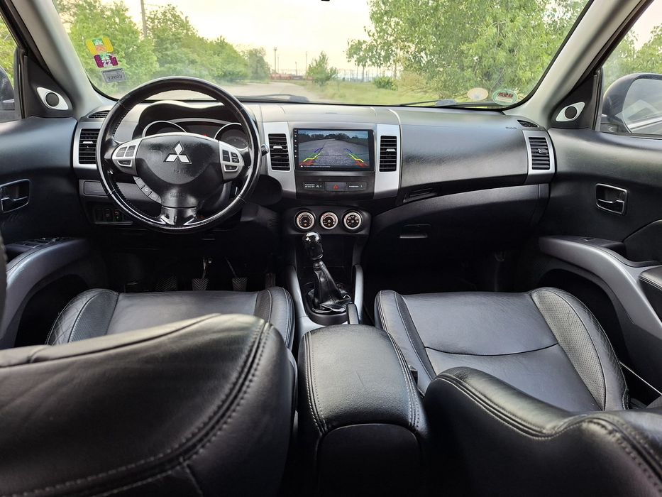 Mitsubishi Outlander 2009  4WD7LocuriXenonPiele