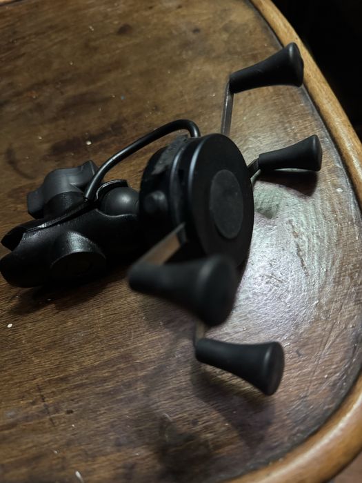 Держатель для телефона на мотоцикл