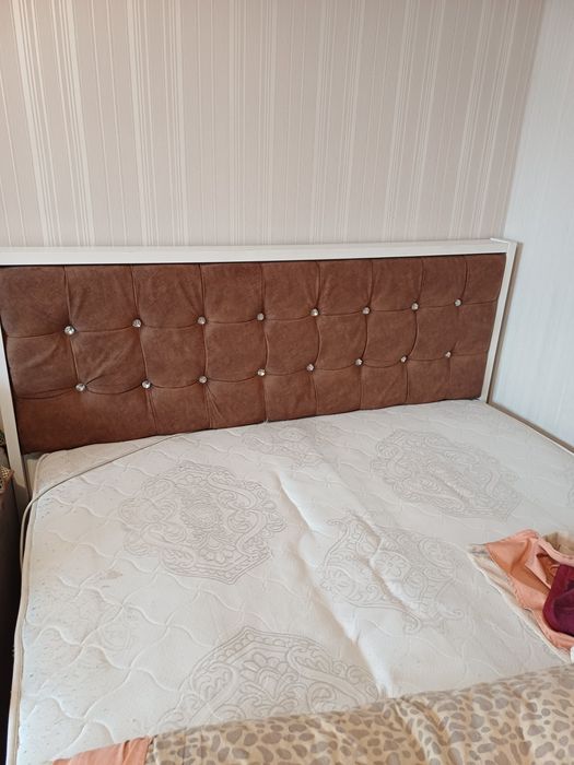 Двухспальная кровать