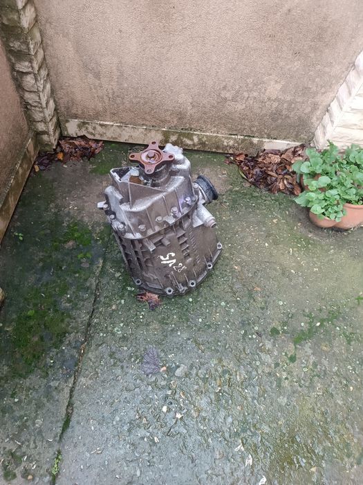 Продавам  скоростна кутия за vw LT