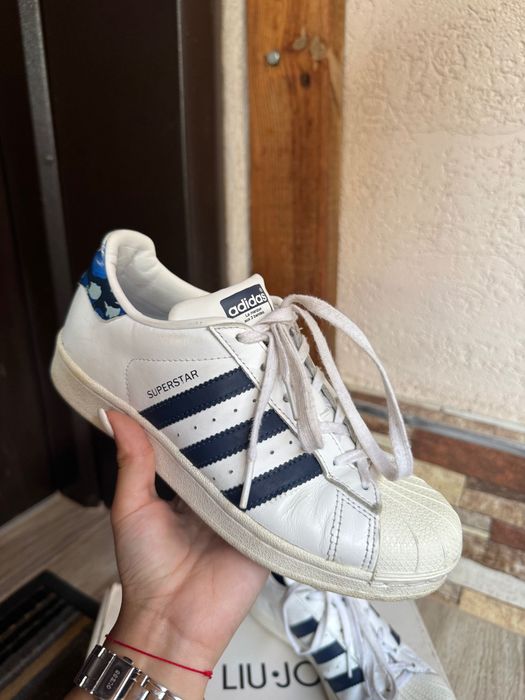 Обувки на Adidas