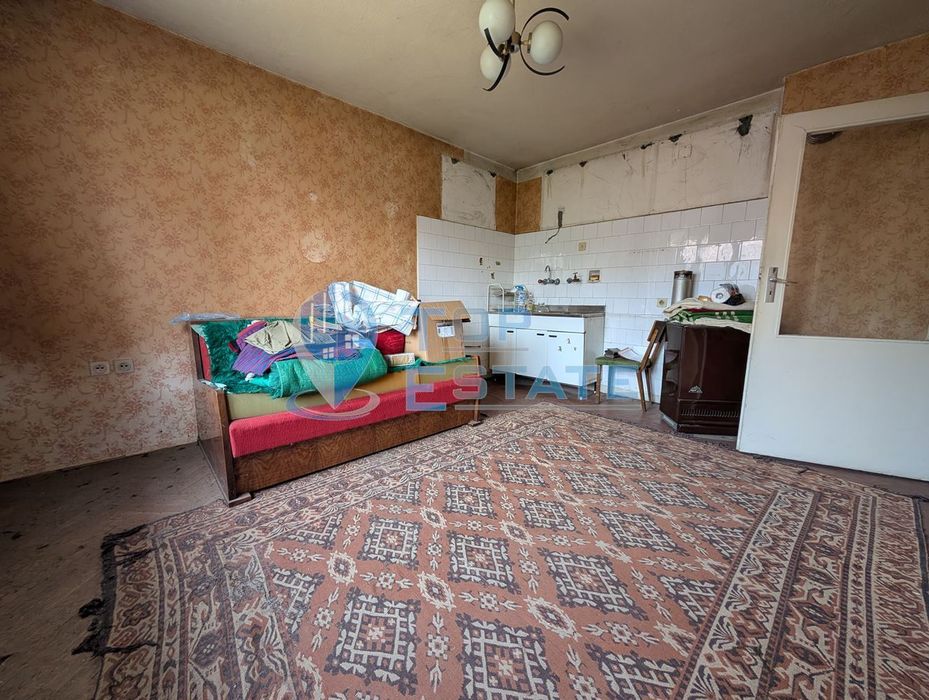 Продава се Четиристаен апартамент в Елена - 97 кв.м за 928 €/кв.м - Снимка #1