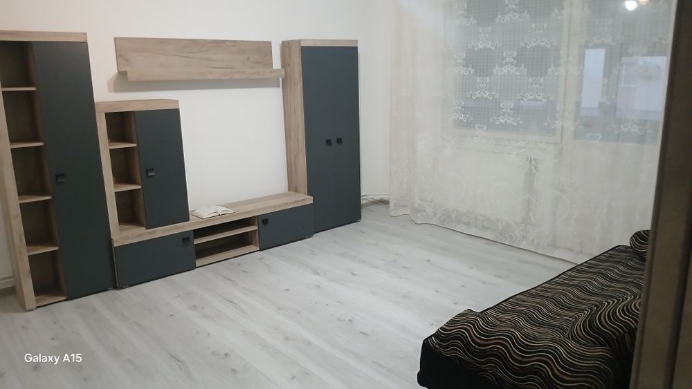 Închiriez apartament cu 3 camere