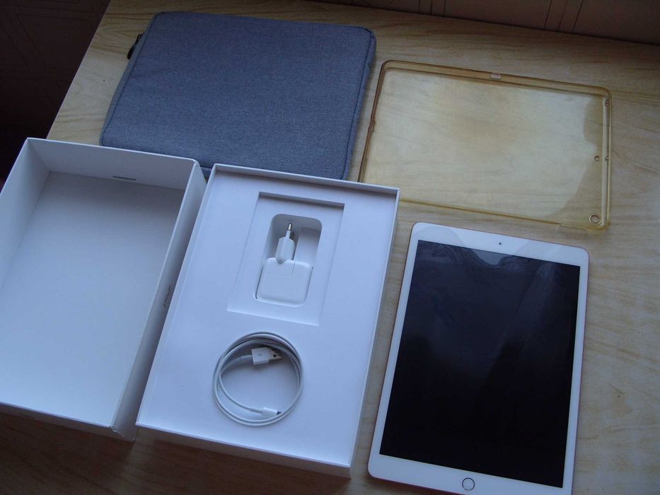 Apple iPad 10.2, Retina дисплей, 128Гб, Gold. На части