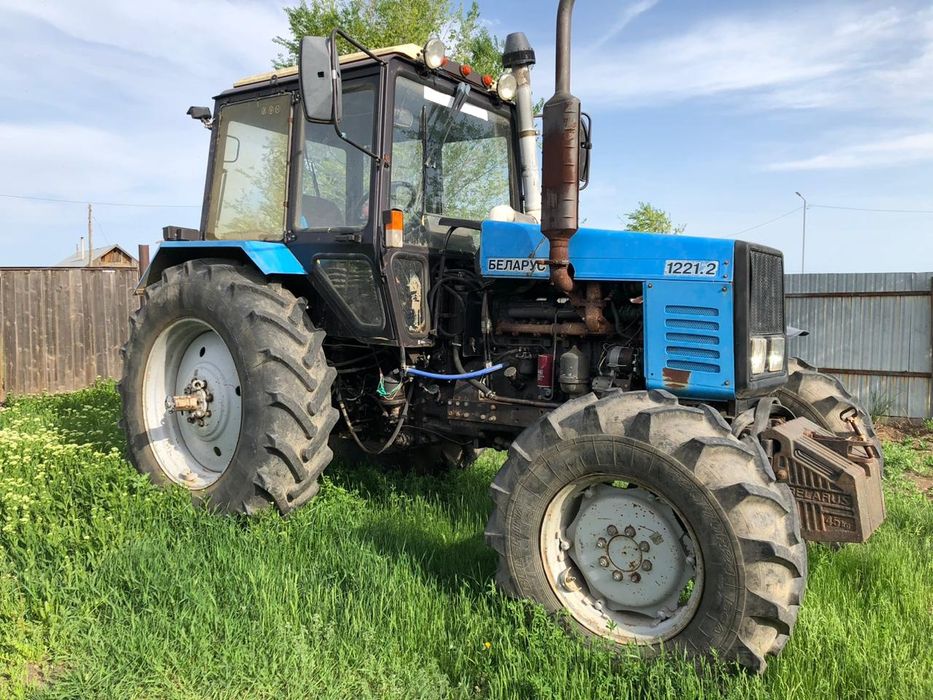 Трактор МТЗ 1221.2