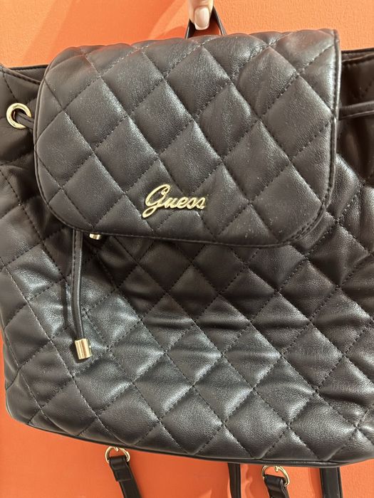 Черна раница Guess