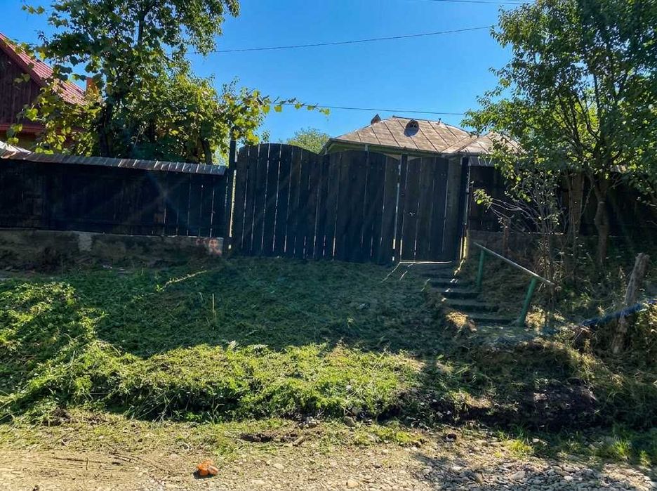 Casă cu teren de 4.500 mp în Blăgești, Jud. Bacău