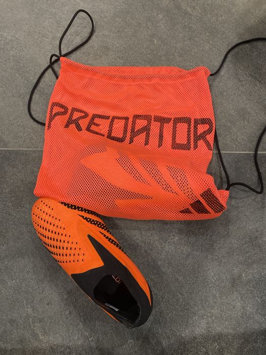 Продаю оригинальные бутсы adidas predator accuracy покупал в Милане