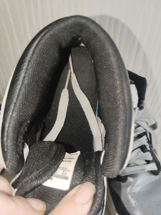 Кроссовки  высокие 39 размер