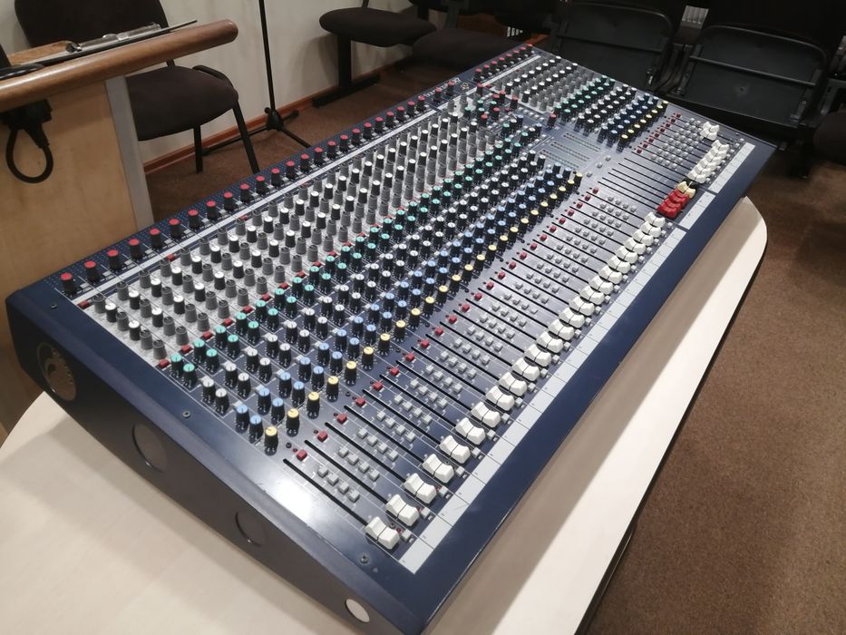 Mixer audio soundcraft  lx 7  32 canale