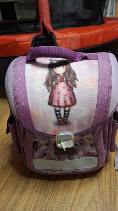 Ghiozdan cu carcasa dura