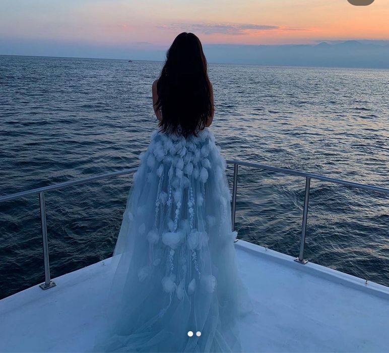 Платье со шлейфом