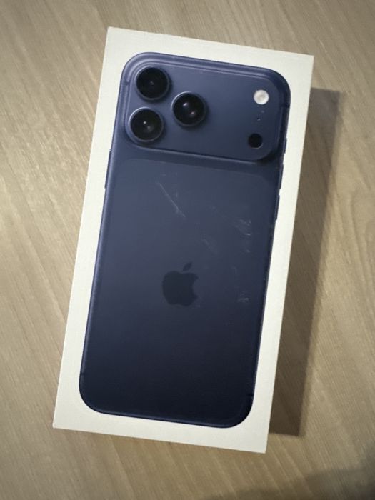 Iphone 17 pro max  256 gb deep blue