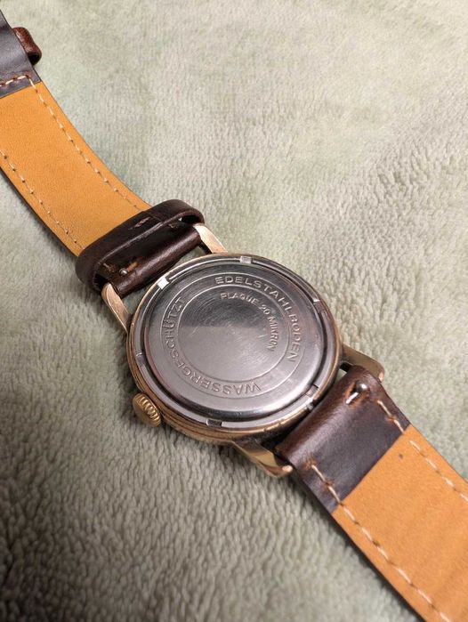 Ceas vintage UMF Ruhla placat cu aur de 20 microni