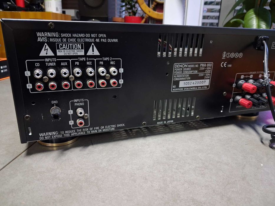 Denon PMA-860 stereo amplifier
