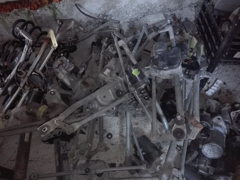 Продавам моторче за чистачки Голф5 / Golf V