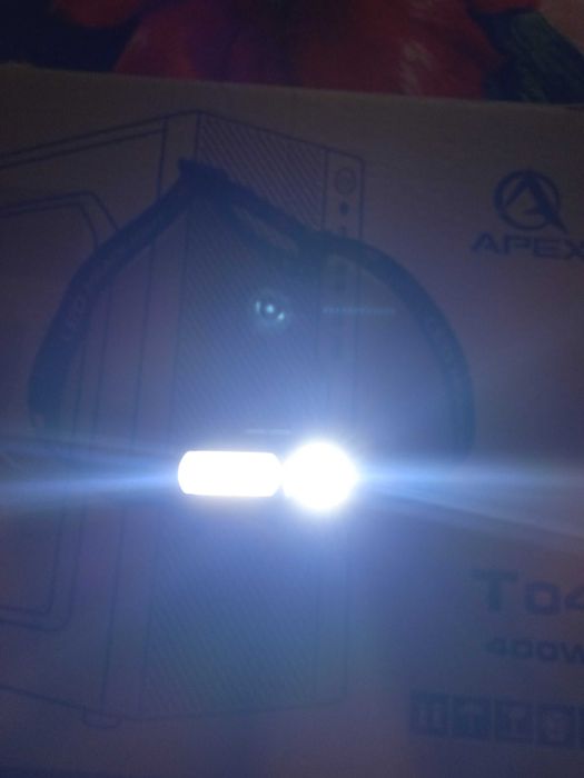 Фонарь налобный новый .