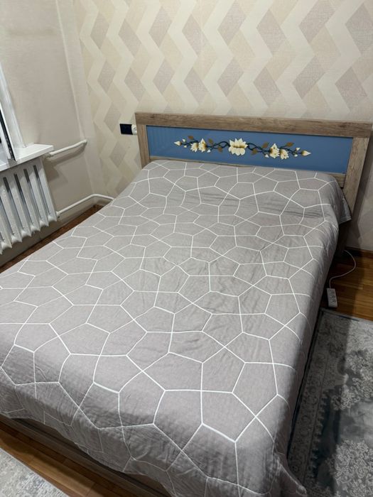 Продам кровать с комодами для белья