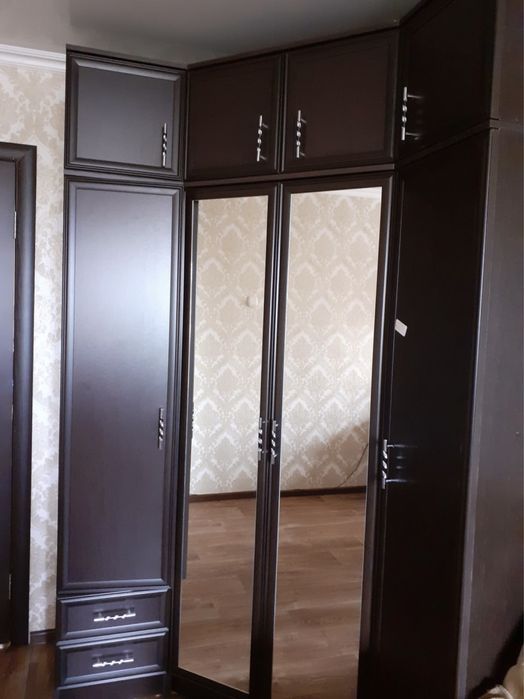 Продается большой шкаф с антресолью