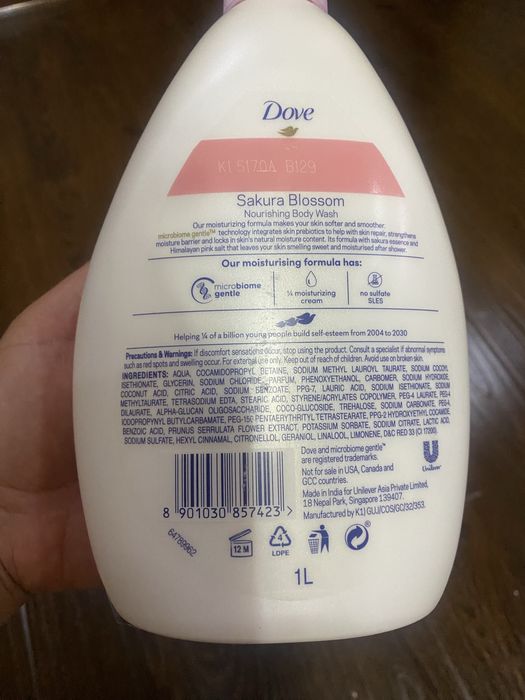 Dove Sakura Blossom Nourishing Body Wash 1L